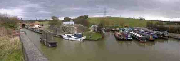 Foxhangers Wharf - © Chris Franklin
