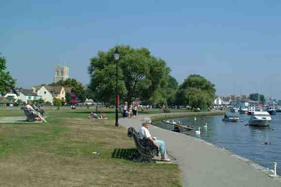 River Stour at the launchsite © FreeFoto.com