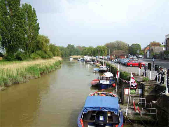 River Stour at Sandwich © JonCombe