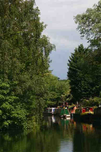 Grand Union Canal in Rickmansworth © James Stanbridge