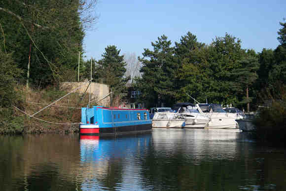 Boats on the river at Yalding copy Dave Patten 