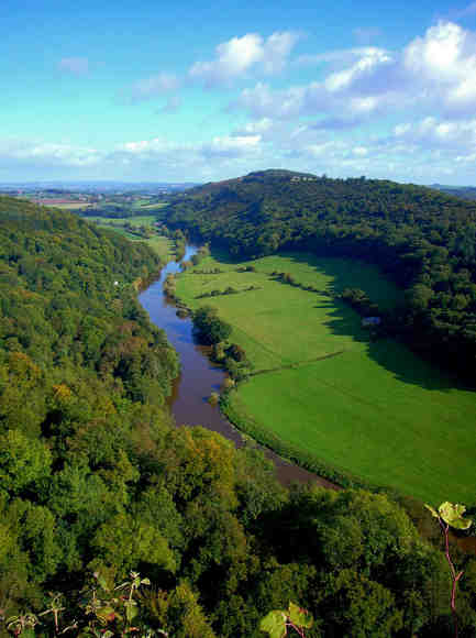 View of the Wye Valley from Yat Rock © Dave Pearson a.k.a. elhawk